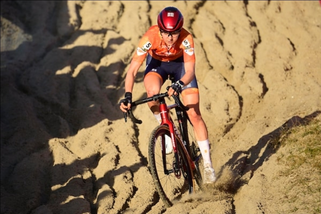 Na de twijfels om te stoppen, nu groots EK-succes voor Aniek van Alphen: ‘Heb gedacht: Misschien kan ik beter gaan werken, want dit is het niet’