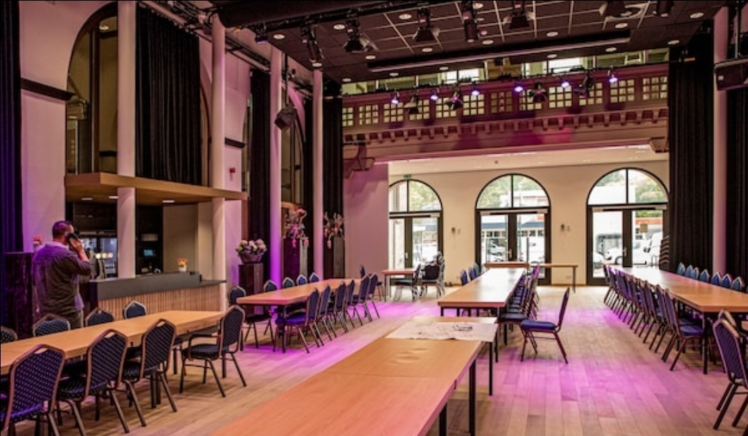 Boekje open over de luchtkwaliteit rond Eindhoven Airport tijdens bijeenkomst in Hapert