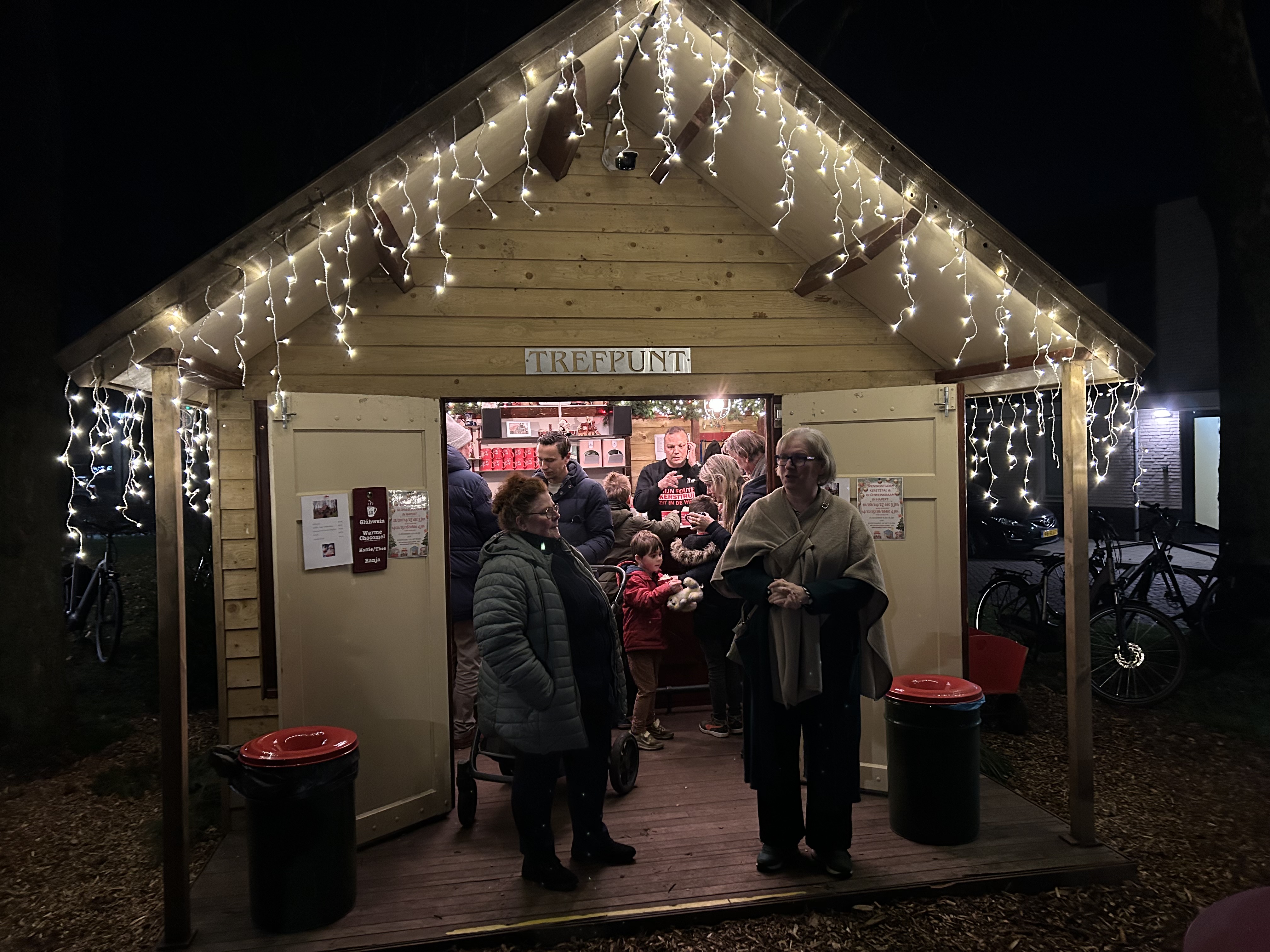Kerststal Hapert weer geopend